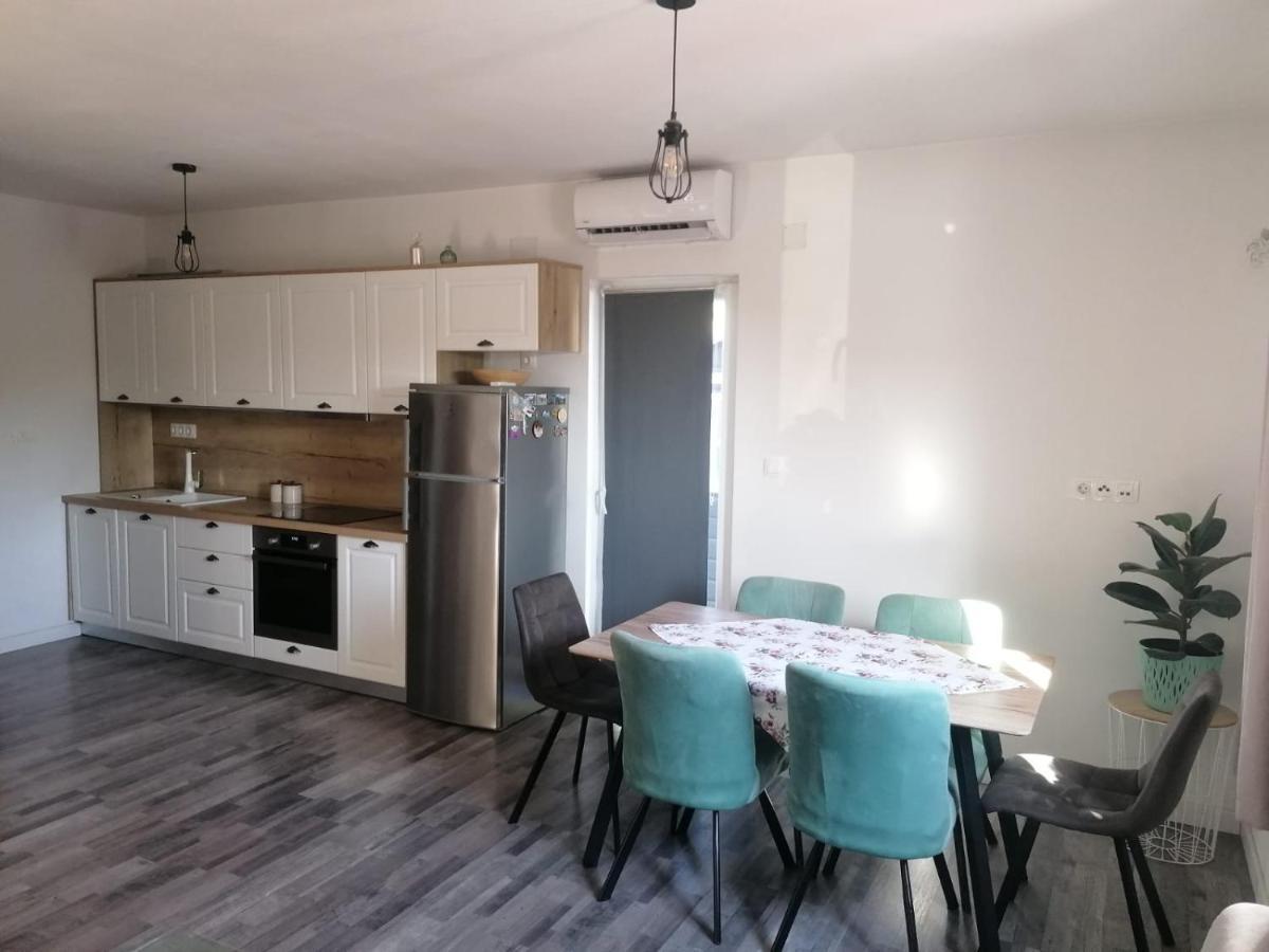 Apartments Nana Биоград-на-Мору Экстерьер фото